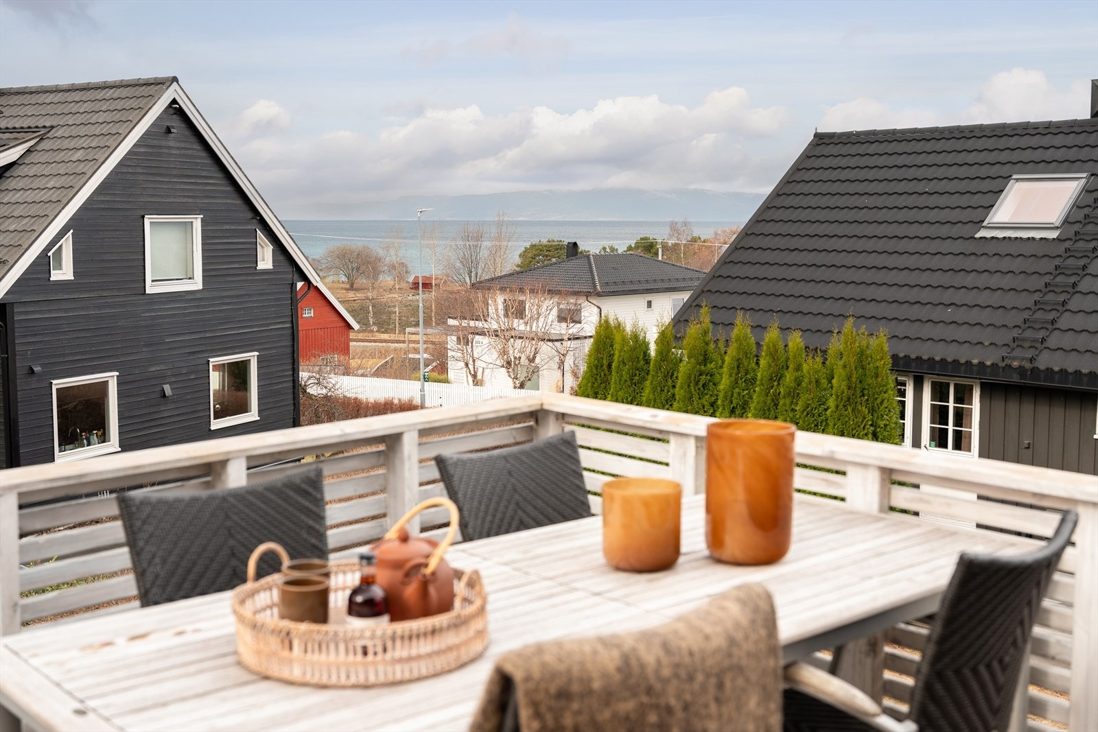 Kun 12 minutters kjøring fra Trondheim sentrum bor du i et rolig og familievennlig område. Området byr på flotte turmuligheter sommer som vinter. Galleribilde