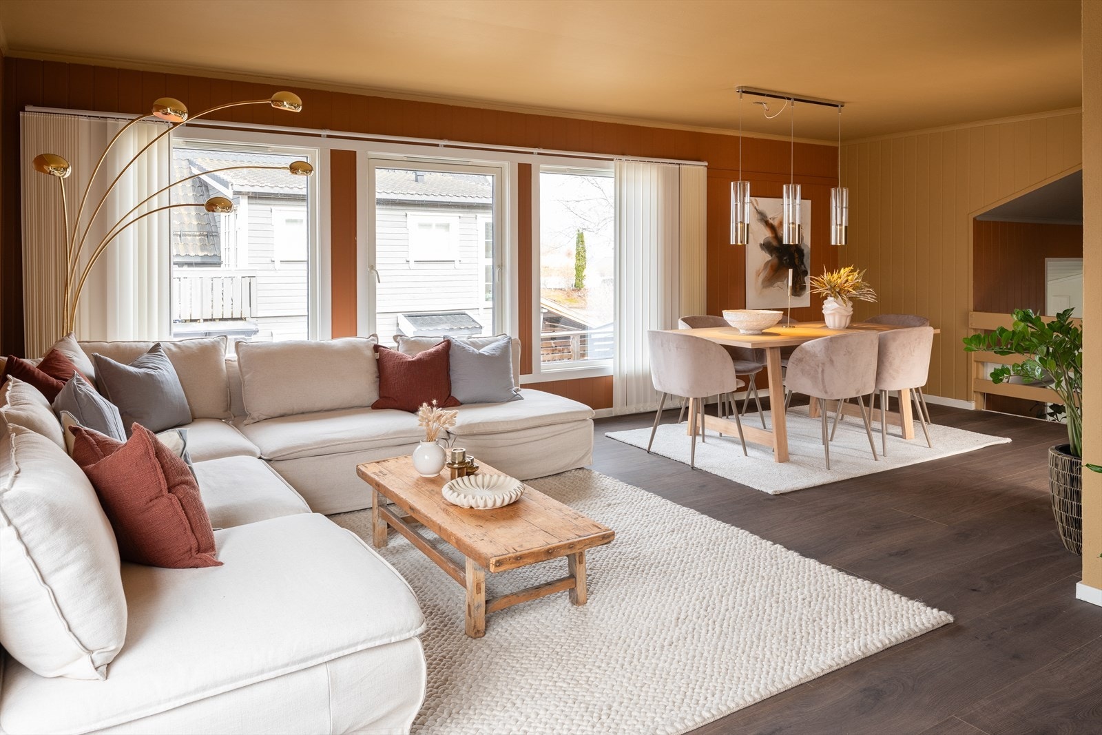 Stuen av god størrelse og strekker seg over hele 33m². Galleribilde