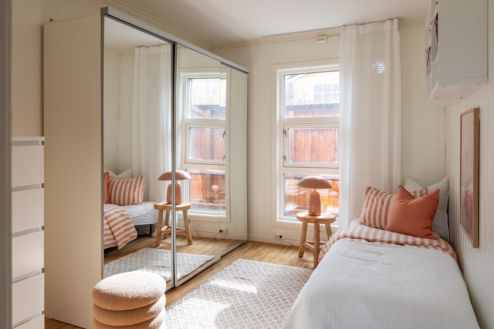 Det tredje soverommet er på romslige 10m². Garderobeskapet medfølger handelen. Galleribilde