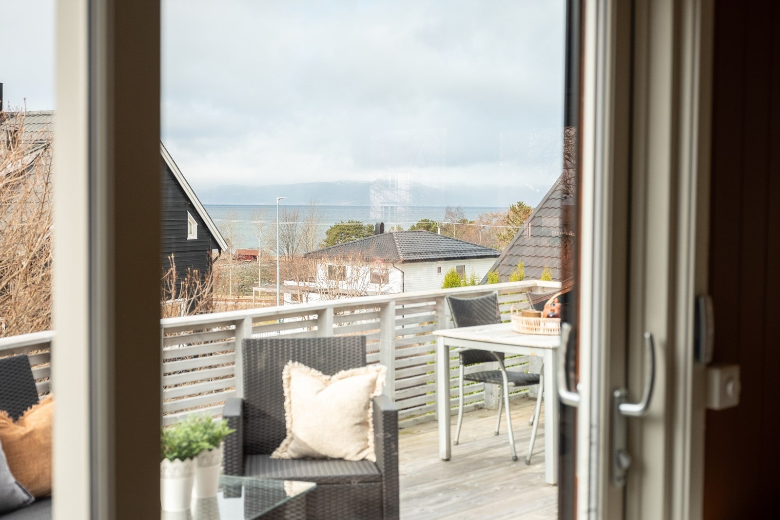 Beliggende på Hansbakken bor du i et rolig og familievennlig område med utsikt mot Trondheimsfjorden. Galleribilde