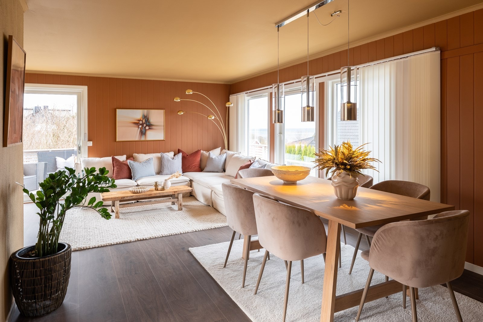 Boligen har vært igjennom vesentlig modernisering i nyere tid. Blant annet er vinduene skiftet i perioden 2005-2023, foruten et vindu. Videre ble bordkledning på en vegg skiftet i 2019, og resterende skiftet ut i 2022. Samtidlig ble det etterisolert. Galleribilde