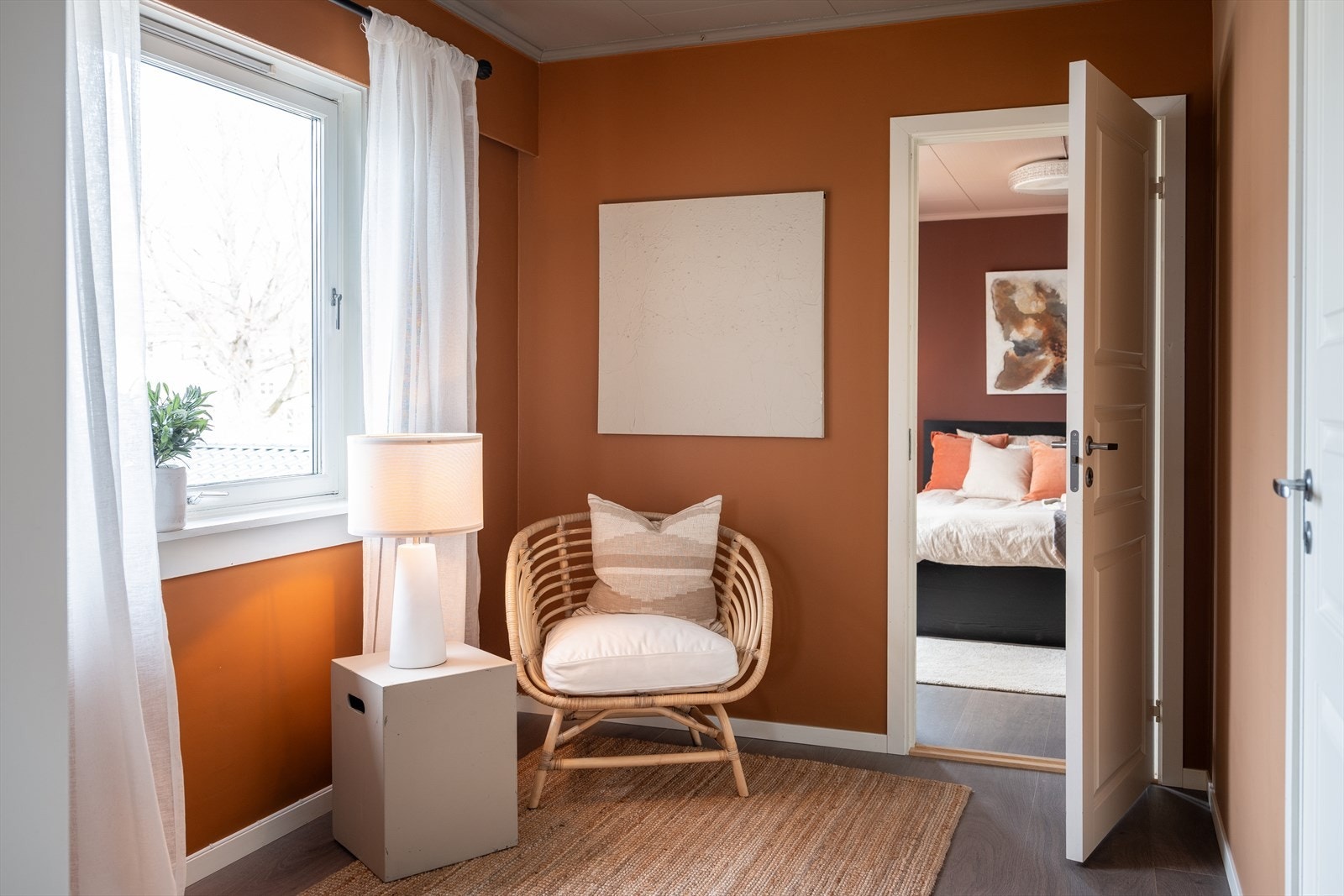 Boligen er oppmalt i delikate og tidsriktige farger. Galleribilde