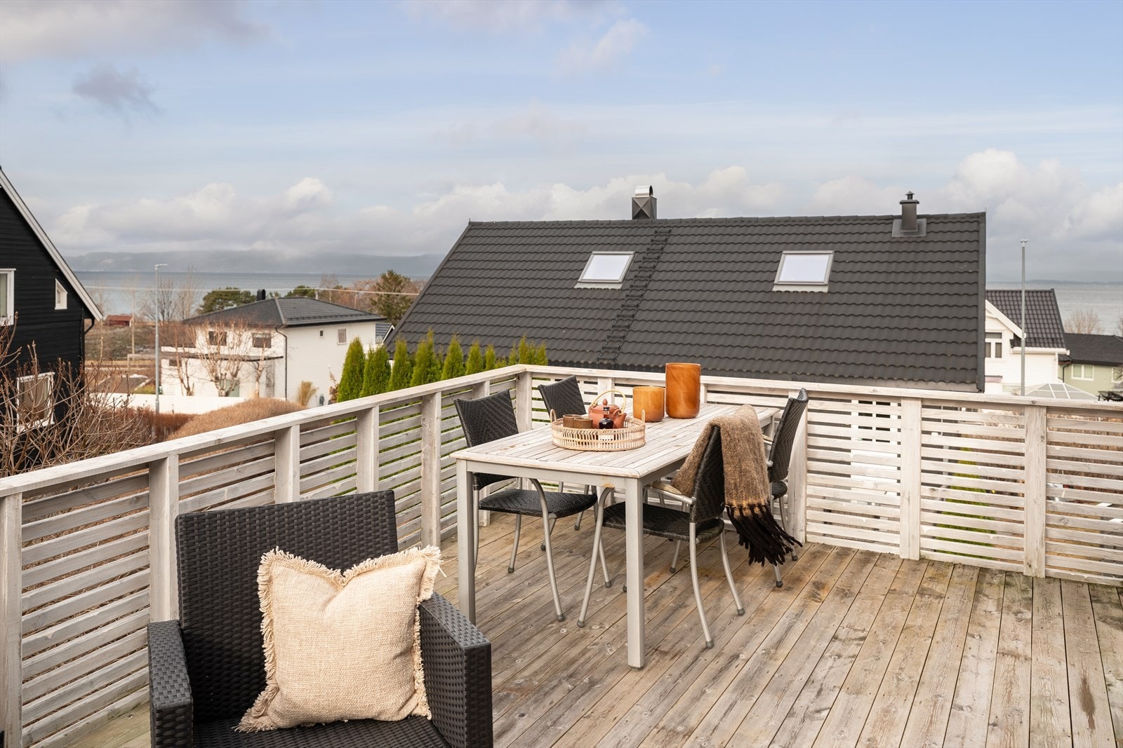 Terrassen er vestvendt og er på hele 30m². Her kan man nyte ettermiddags- og kveldsol. Galleribilde