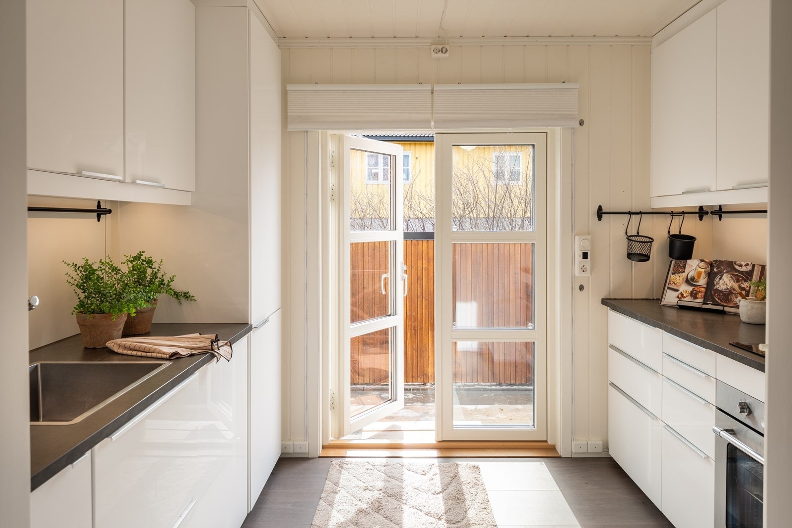 Dagens eier har eid boligen siden 1997, da boligen ble tatt over etter foreldrene. Boligen har vært i familien siden den ble oppført, og selger har dermed særdeles god kjennskap til boligen. Galleribilde