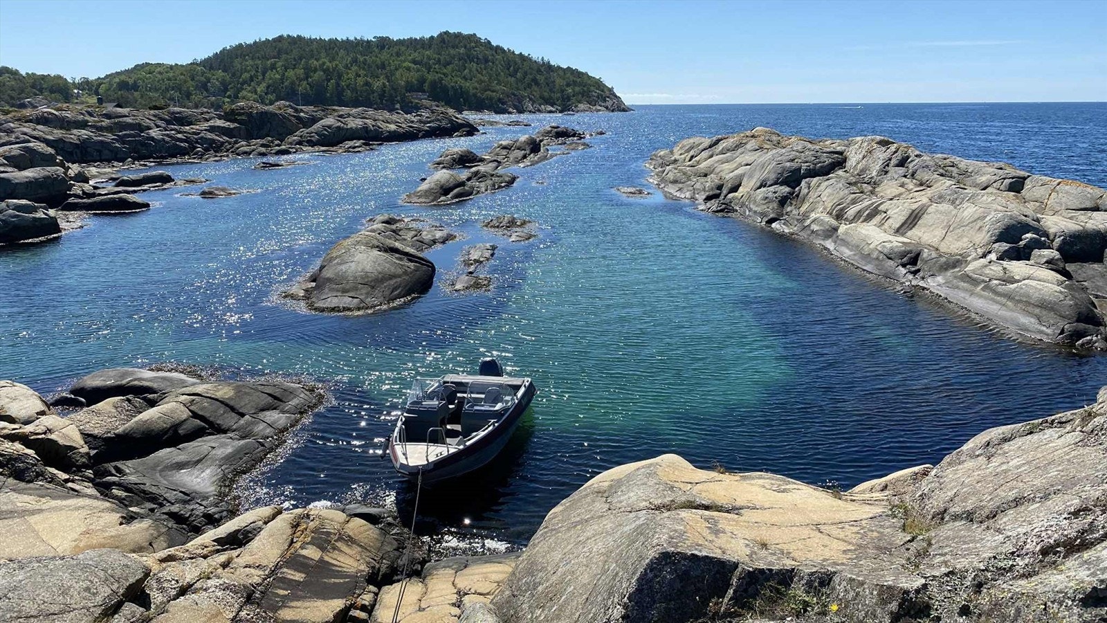 Skjærgården på utsiden mot havet er særdeles vakker. Galleribilde
