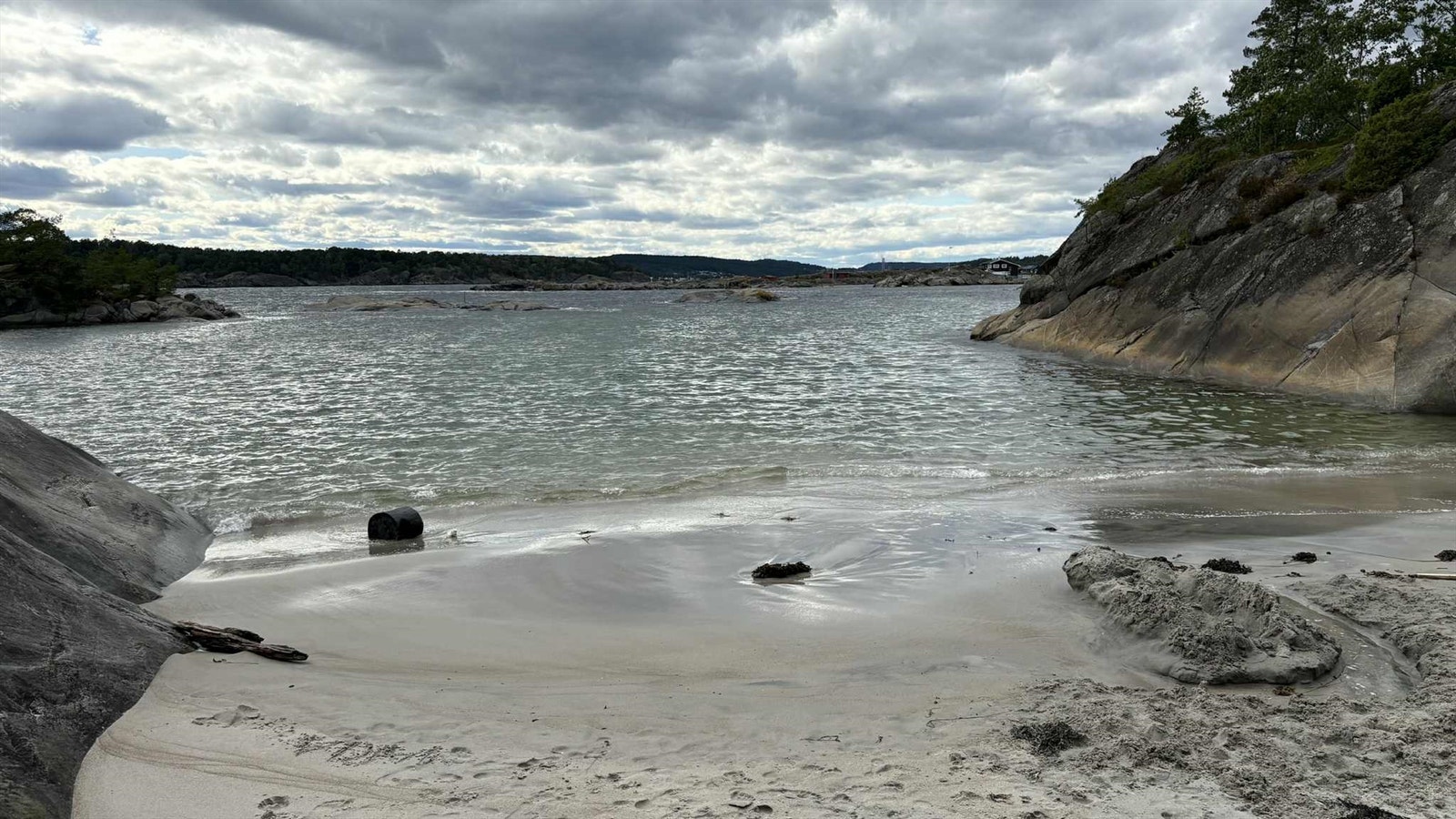 Fredriksen strand ligger rett nedenfor hytta. Galleribilde