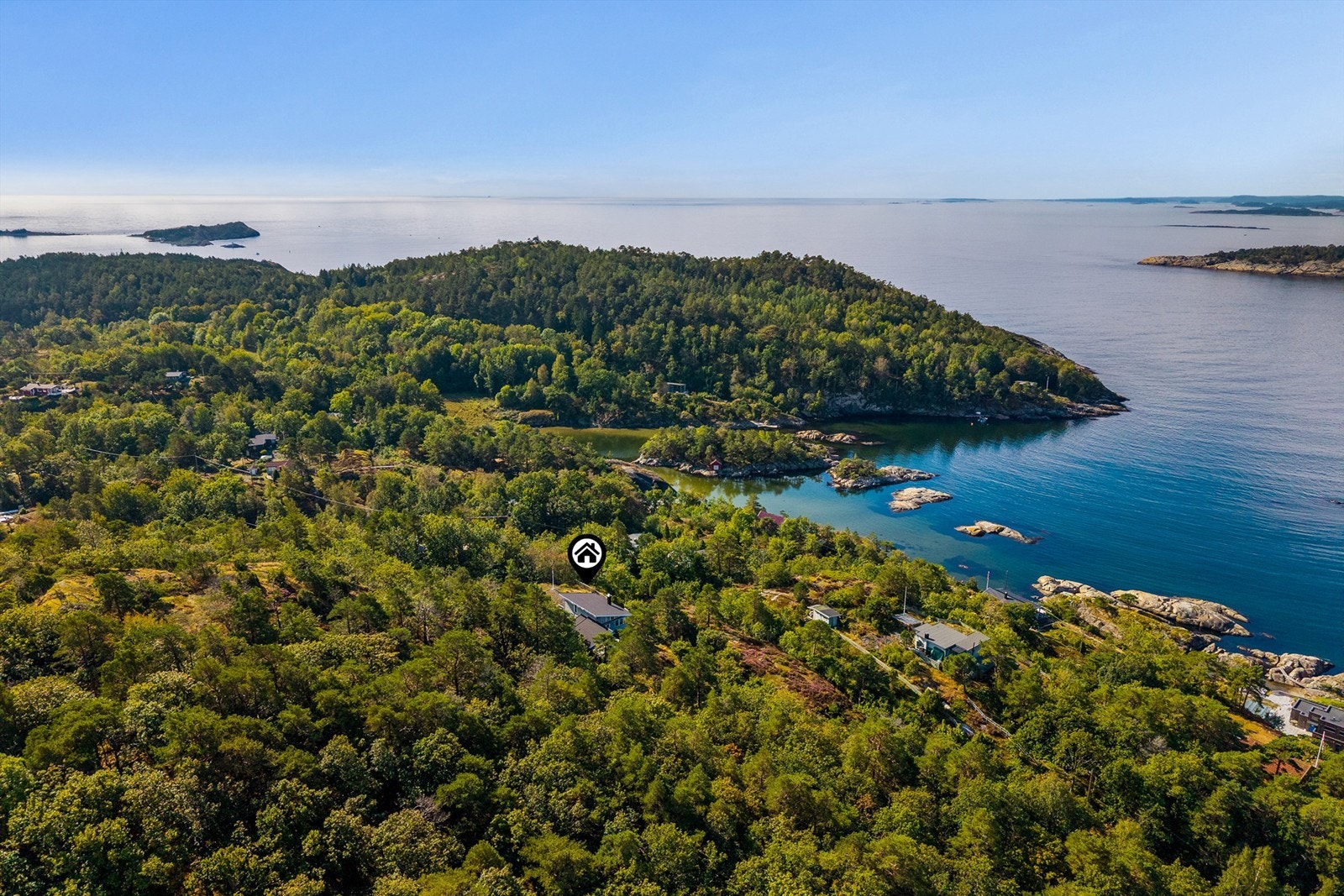 Havet utenfor med Jomfruland som skimtes i horisonten. Galleribilde