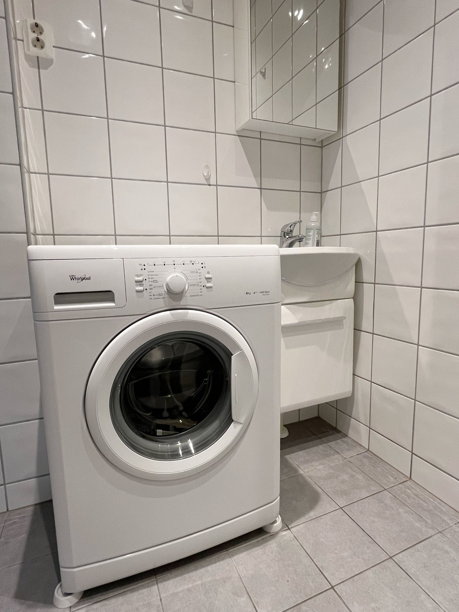 Plass til vaskemaskin på badet Galleribilde