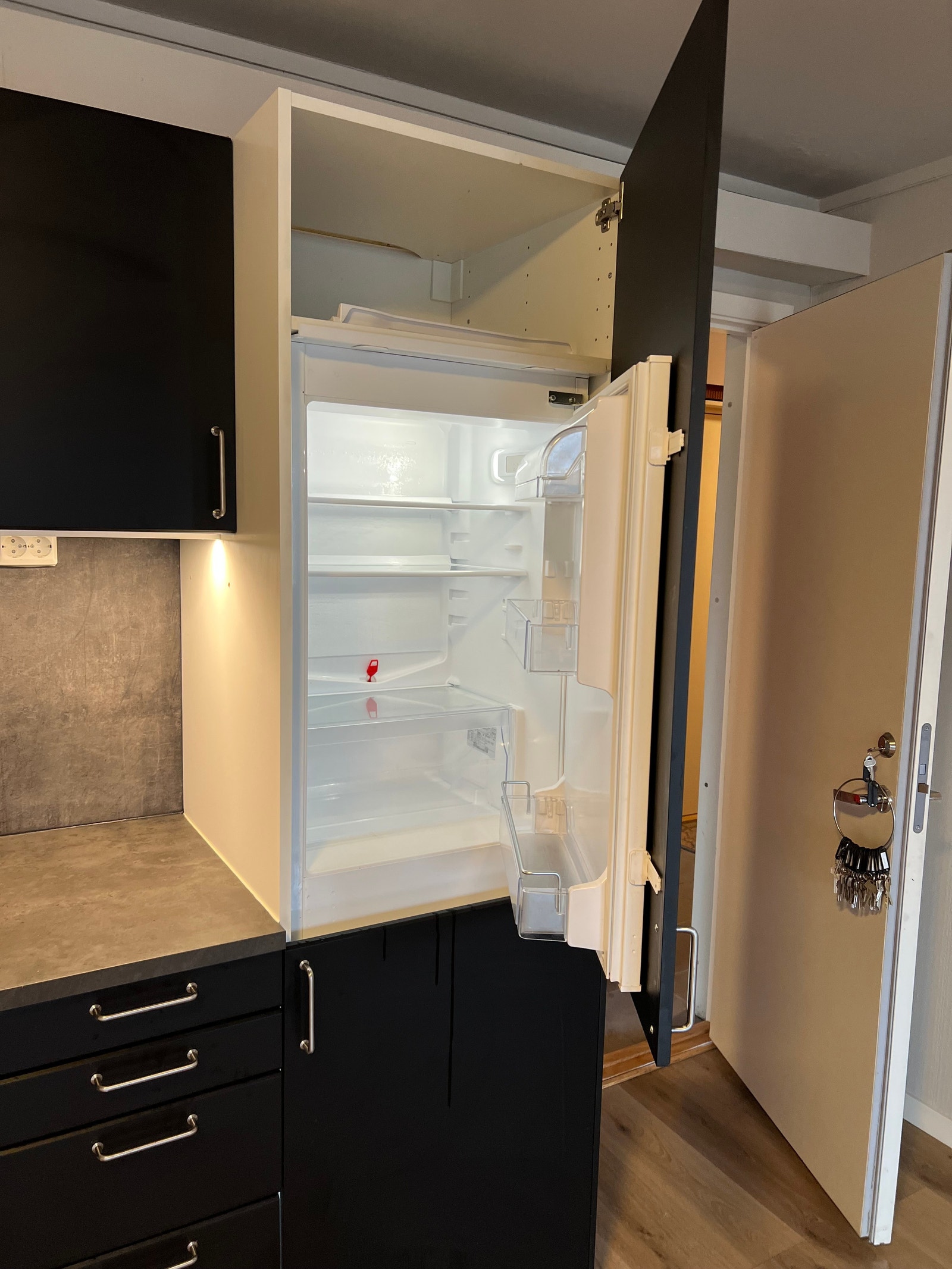 Kjøkken med integrere hvitevarer Galleribilde