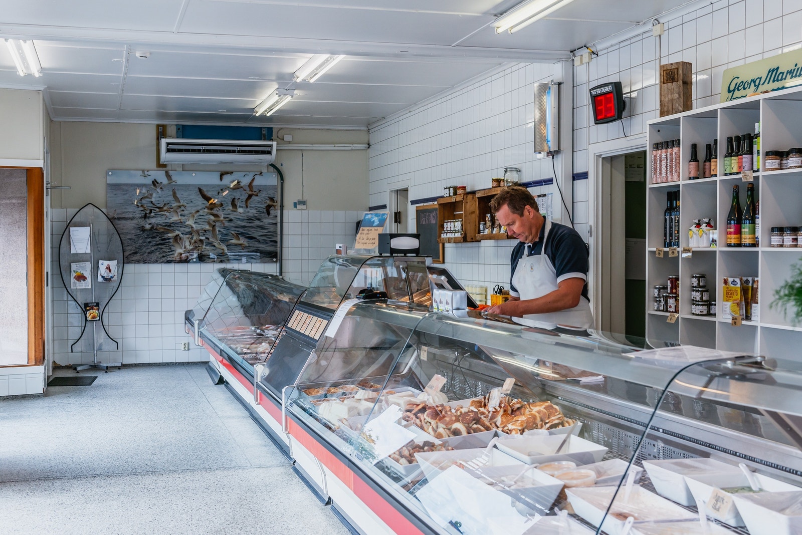 Fiskebutikk i nærheten. Galleribilde