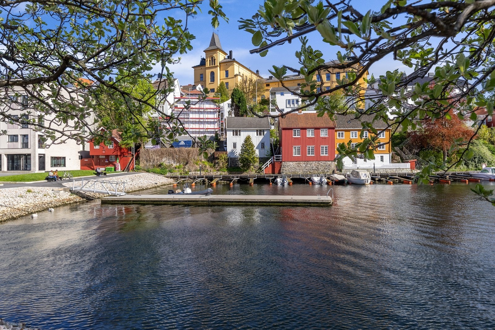Sjarmerende enebolig på idylliske Tyholmen i Arendal Sentrum Galleribilde