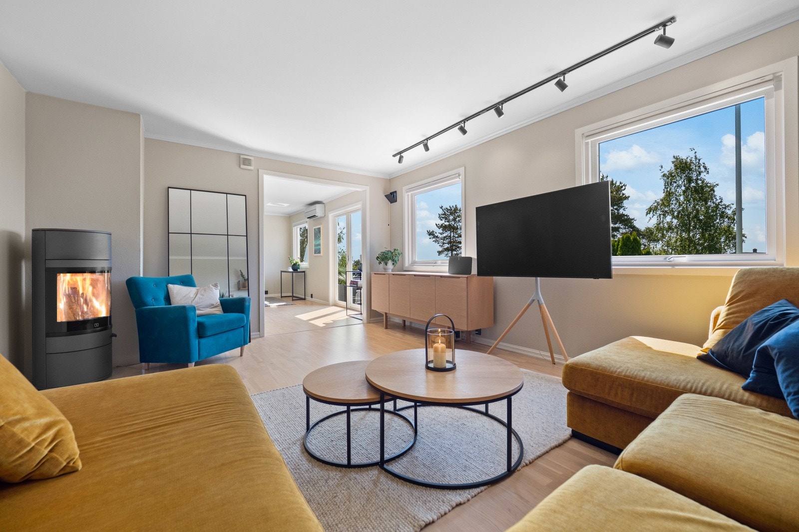 Lys og tiltalende stue som ble pusset opp i 2023 Galleribilde