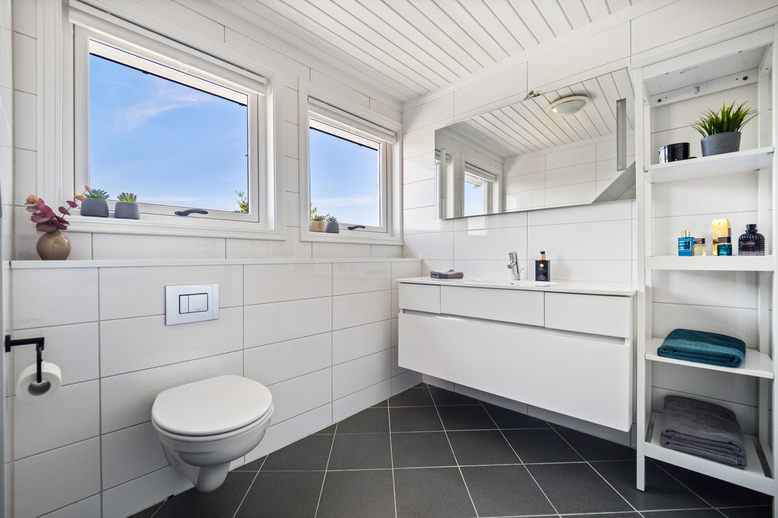 Pent flislagt bad i 2 etasje Galleribilde