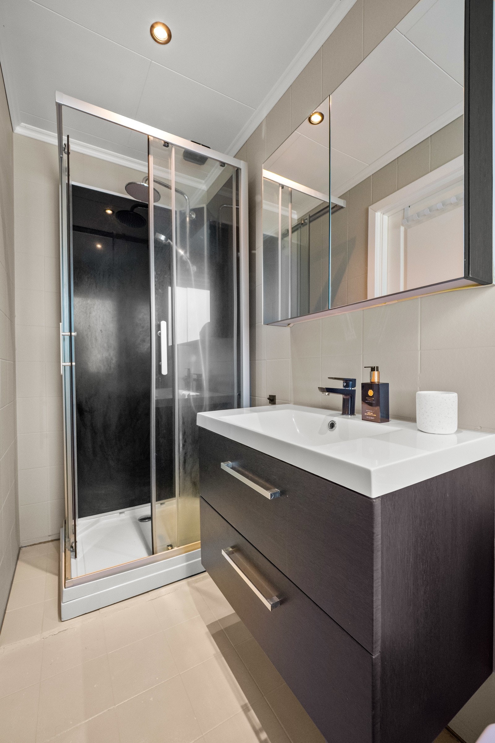 Bad i 1 etasje Galleribilde