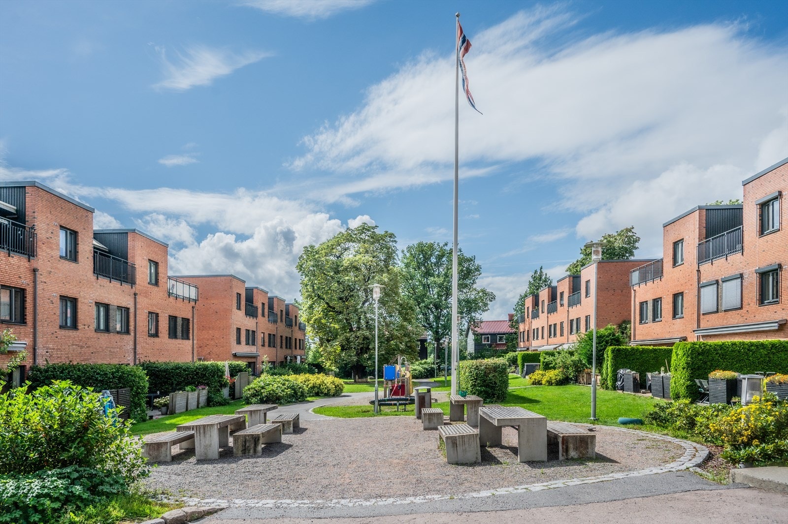 På årsmøtet i april 2025 ble det vedtatt å lage sykkelverksted i sameiet, og det er planer om å oppgradere lekeplassen i bakgården. Forslag til lekeplass skal tas opp på årsmøte i april 2026. Galleribilde