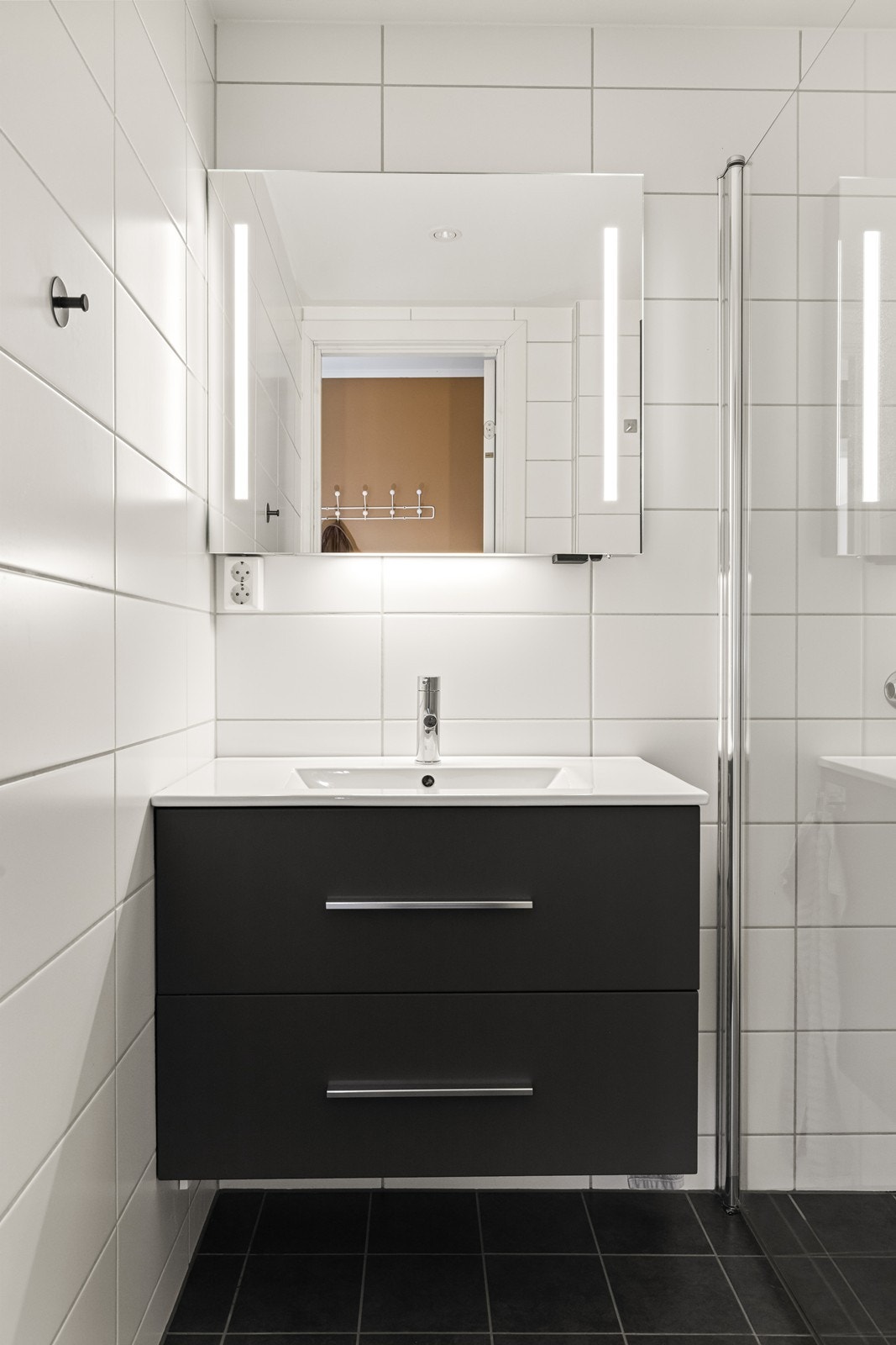Badet ble rehabilitert i regi av borettslaget i 2019 og har elektrisk gulvvarme. Galleribilde