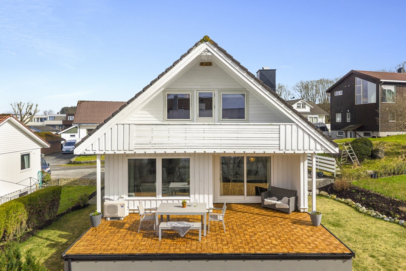 - Terrassen er på romslige 29 kvm og har god plass til ønskelig utemøblement - Galleribilde