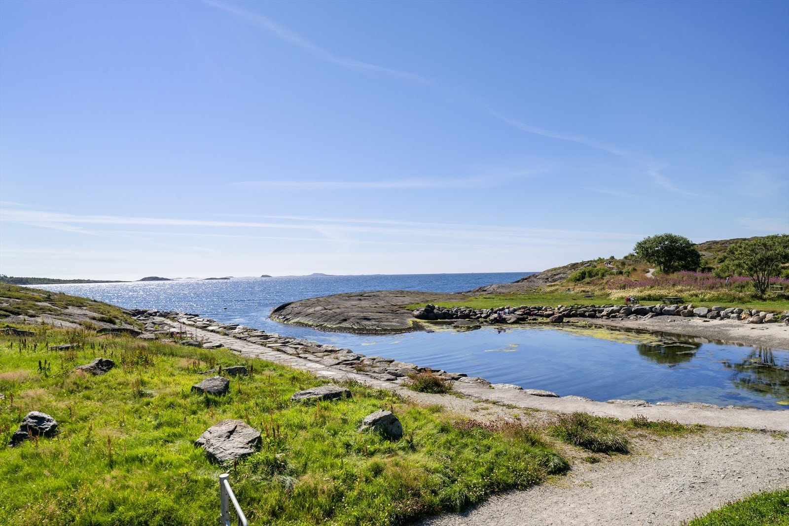 - Det er gode muligheter for både bading, kajakkpadling, fisking og andre fritidsaktiviteter - Galleribilde