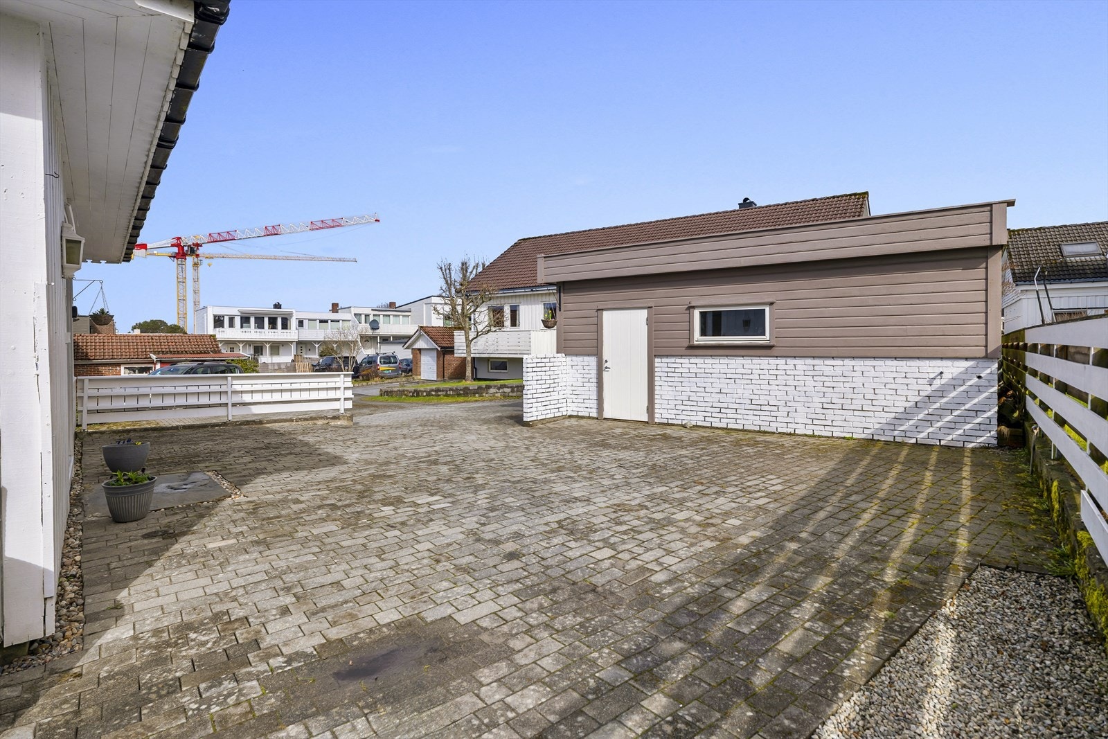 - Stort gårdsrom med mange bruksmuligheter - Galleribilde