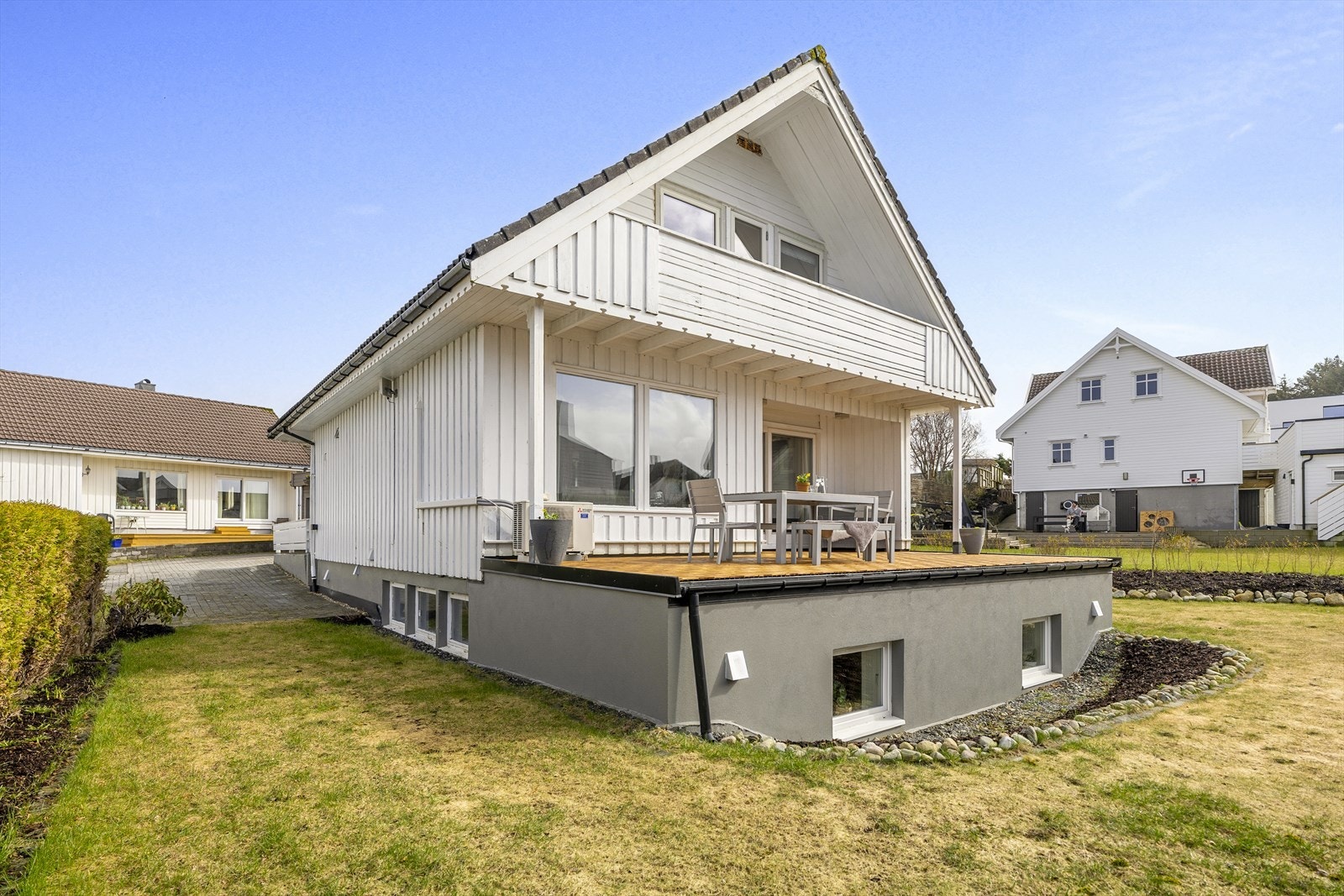 - Thea Eldand ved Nordvik Bolig har gleden av å presentere Grågåsveie 73. Foto: Jan Rune Berge - Galleribilde