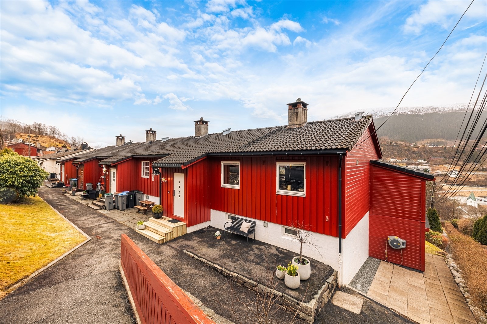 Velkommen til Stølsvegen 51A, presentert av Louise R.Ø ved Eiendomsmegler Norge avd Arna Galleribilde