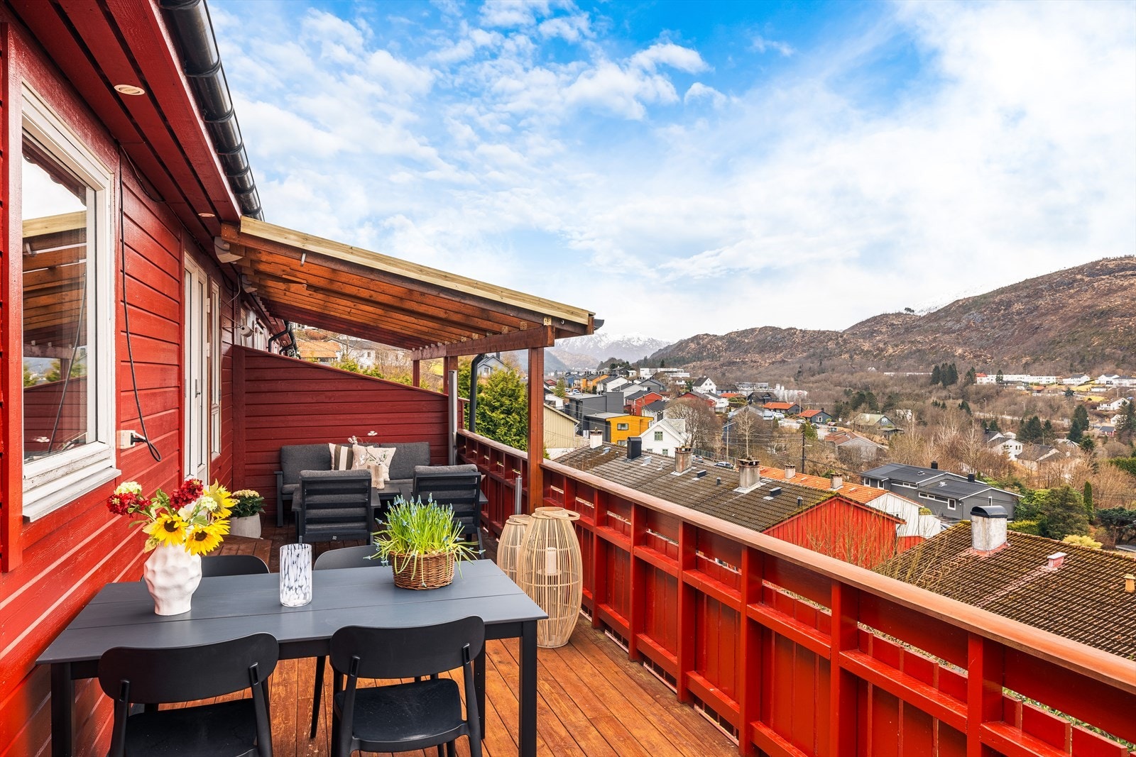 Fantastisk utsikt fra balkongen og stuevinduene Galleribilde