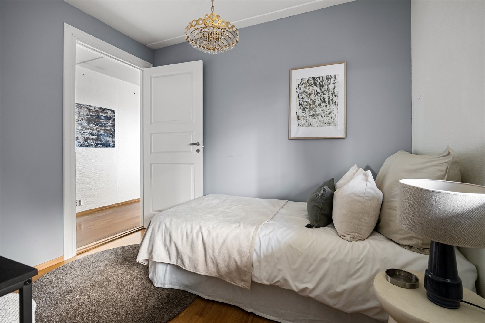 Rommet passer ypperlig som barnerom, gjesterom eller kontor. Galleribilde