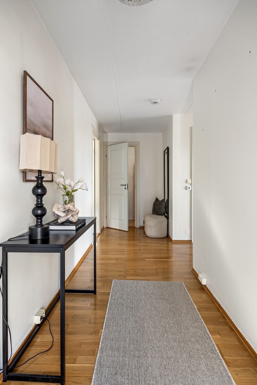 Lys og luftig entré. Galleribilde