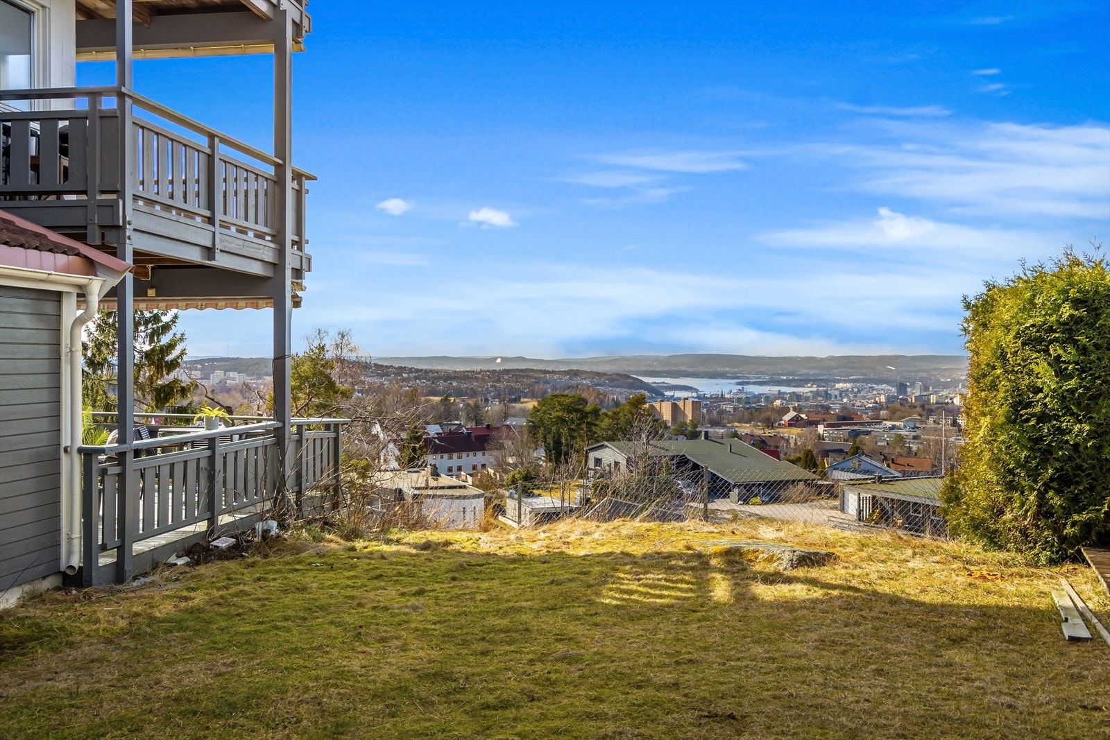 Flott felles uteområde med fin utsikt. Galleribilde