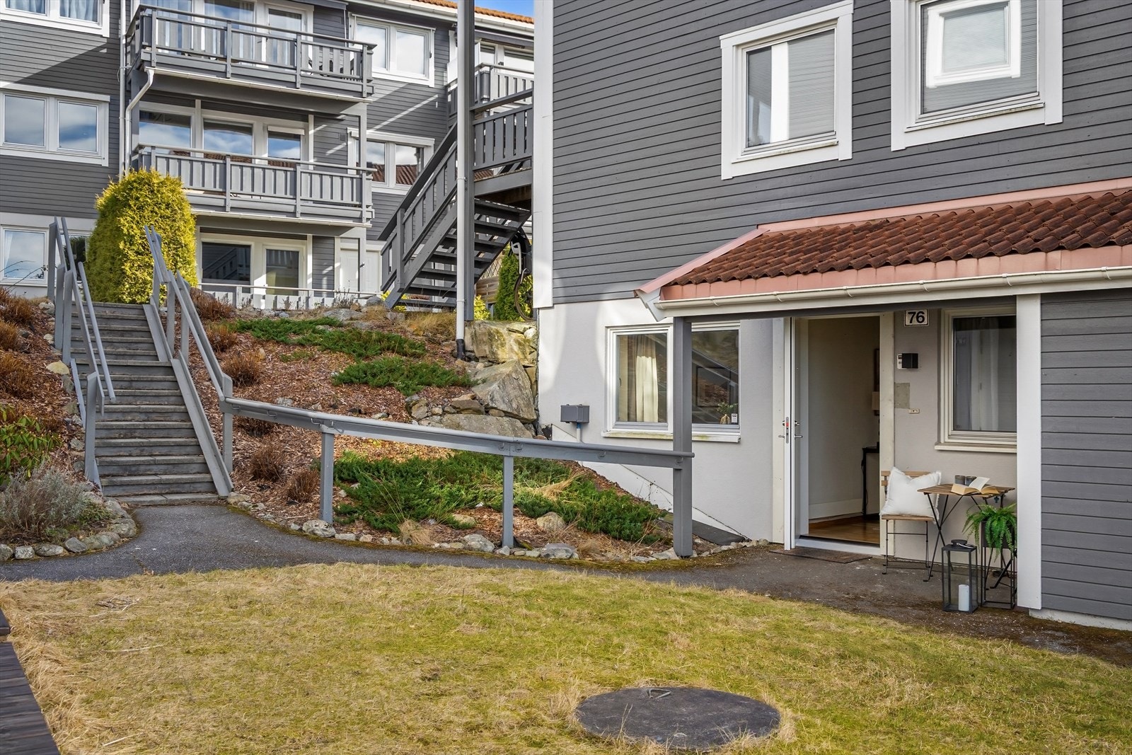 Herlig beliggenhet i et familie- og barnevennlig område på Landerokollen. Galleribilde