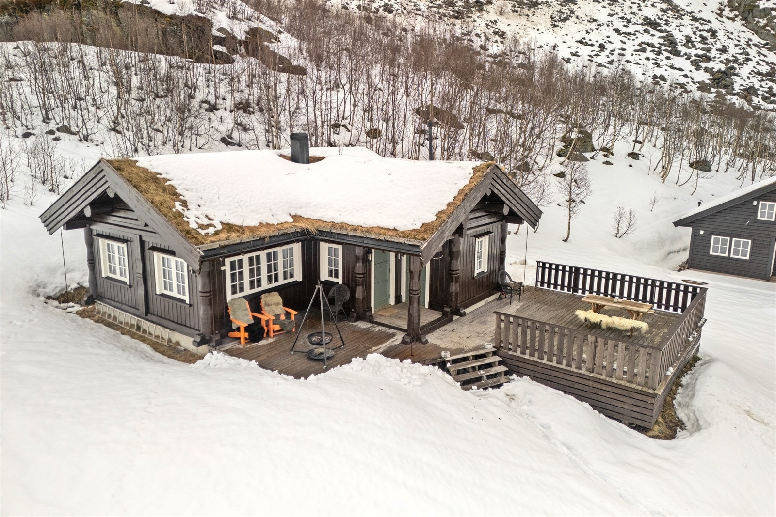 Velkommen til Valldalen - Klassisk fjellhytte med torvtak og gode solforhold Galleribilde
