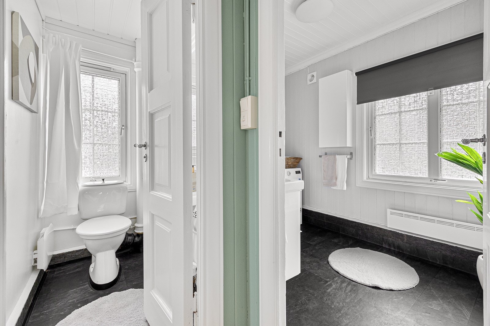 Toalettet og badet ligger vegg i vegg. Galleribilde