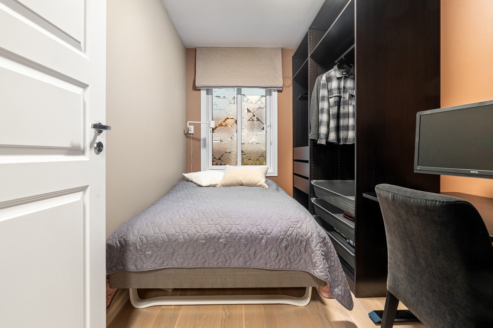 Soverom 2 egner seg utmerket som barnerom, gjesteværelse eller hjemmekontor.