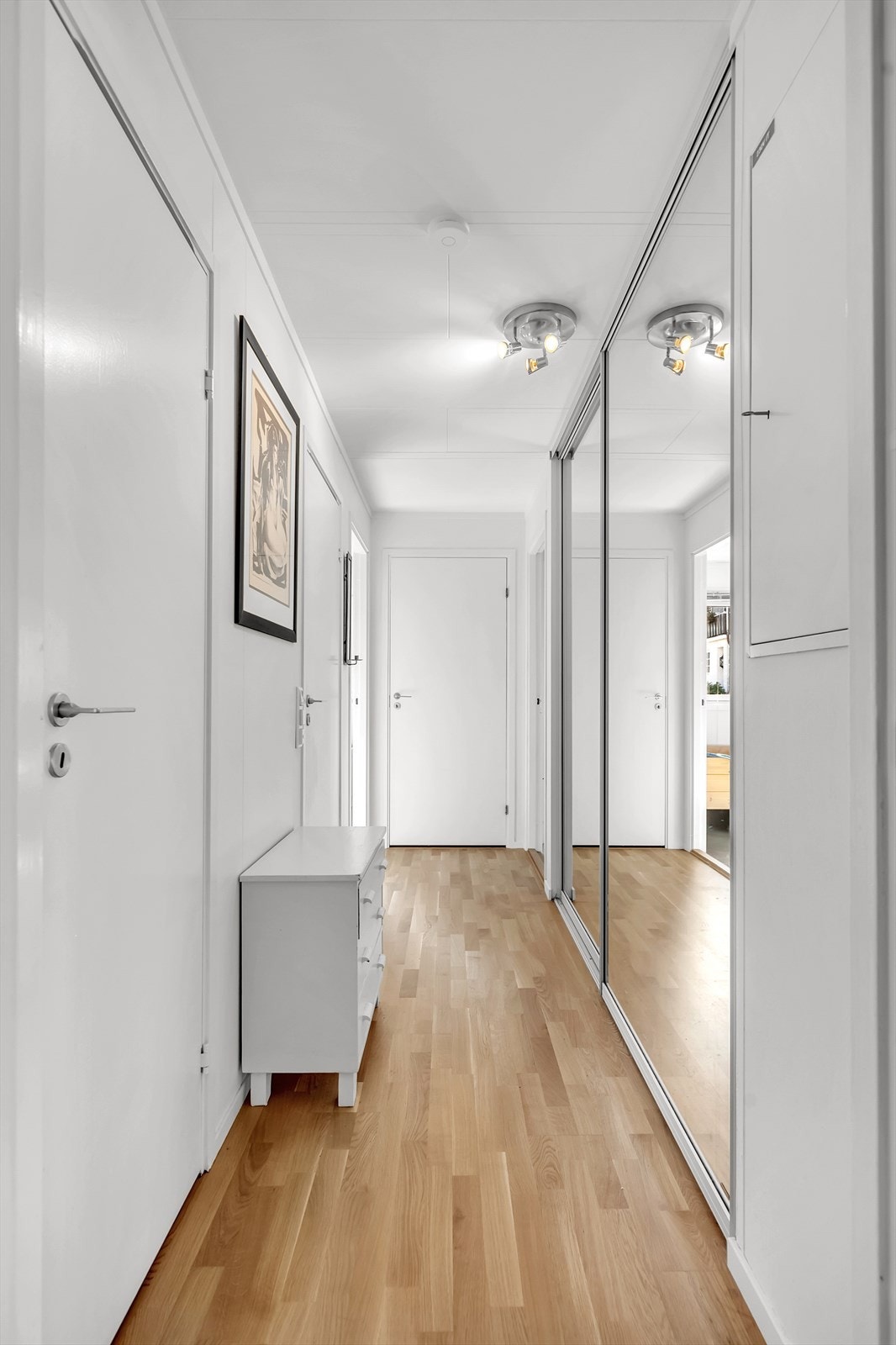 Gang mellom soverom og bad. Galleribilde