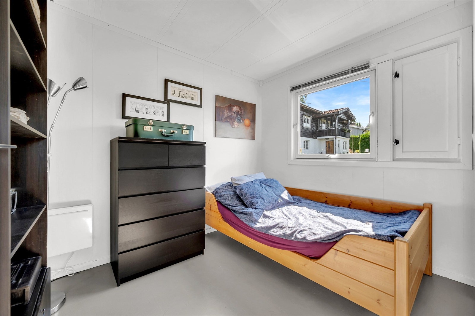 Boligens andre soverom er også av god størrelse og egner seg ypperlig som barnerom, gjesterom eller kontor. Galleribilde