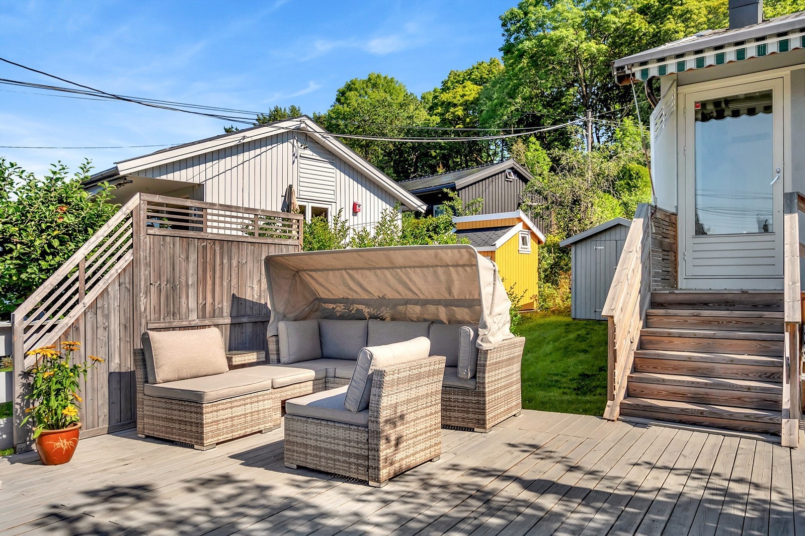 Her er det god plass til å innrede med flere soner der årets varme dager kan nytes. Galleribilde