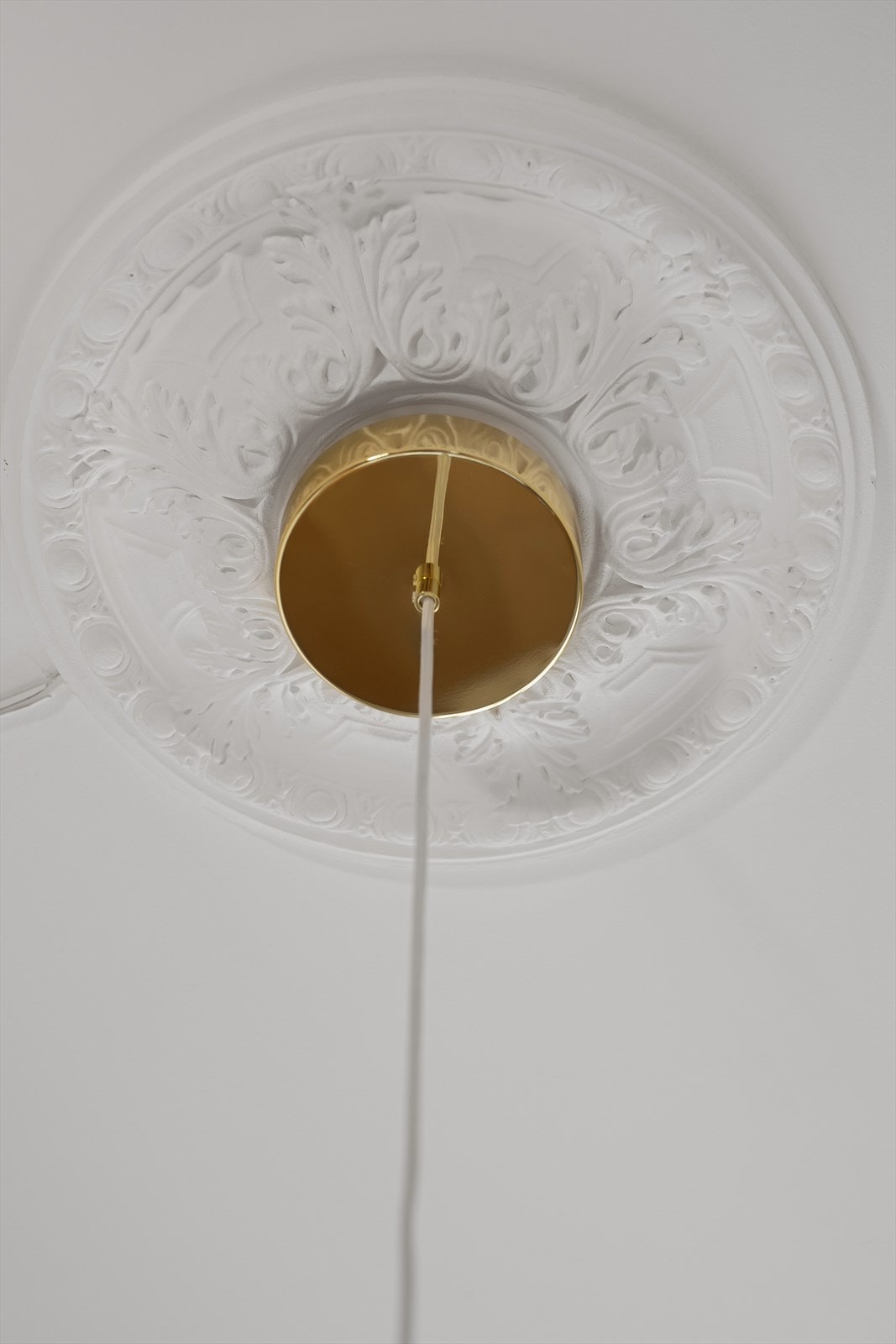 I spisestuen er det både stukkatur og rosett. Galleribilde