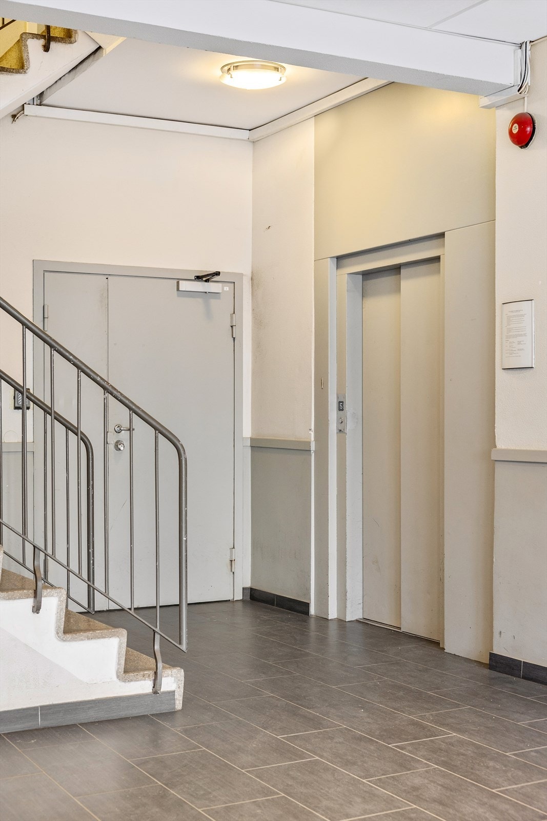 Enkel og trappefri heisadkomst til leilighetsplanet Galleribilde
