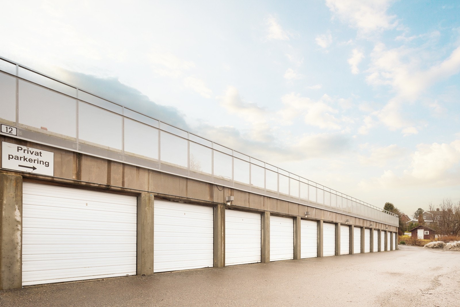Leiligheten disponerer en garasje på 15 m² i felles anlegg. Galleribilde