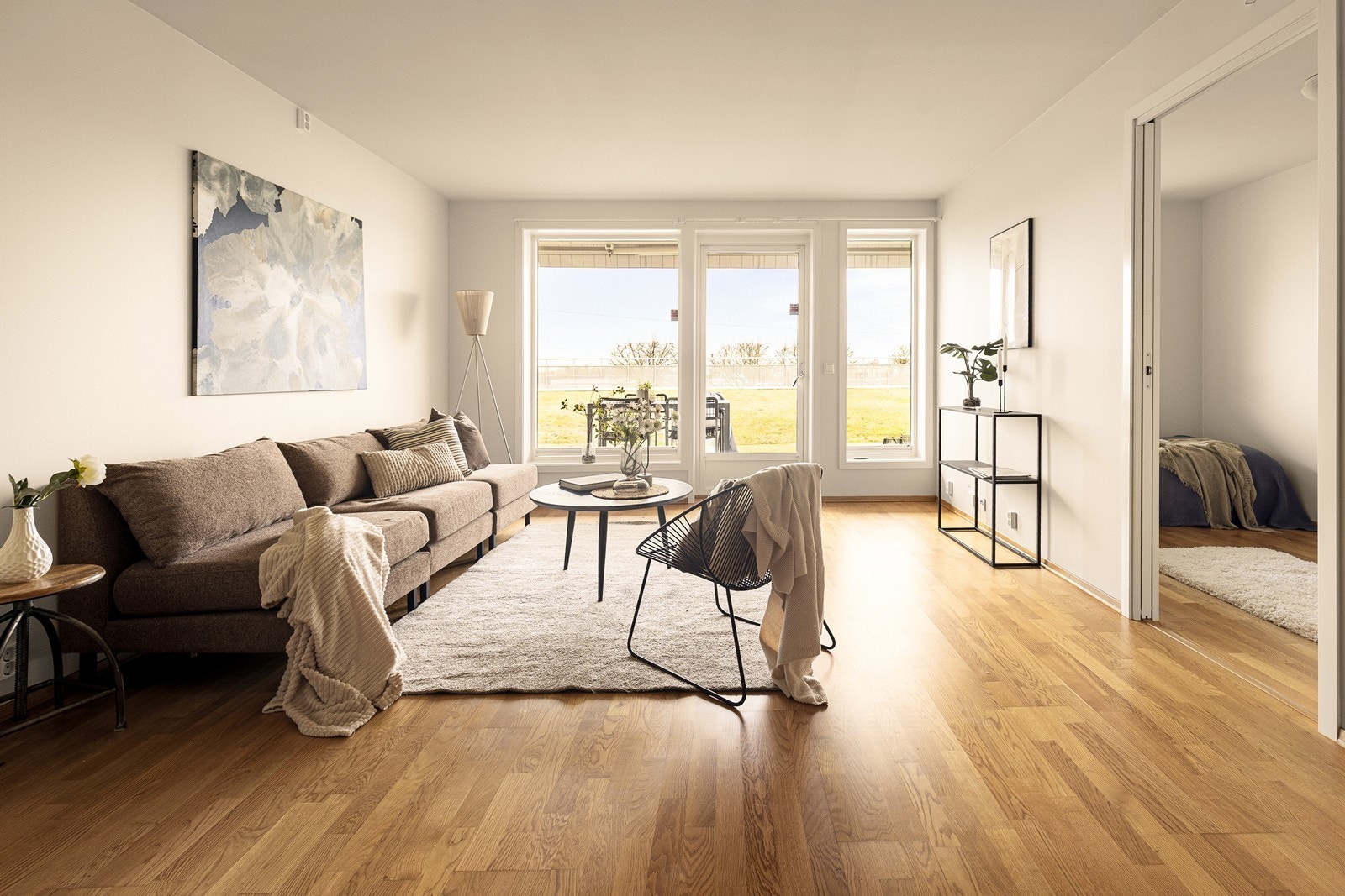 Solfallsveien 12L presenteres av EiendomsMegler 1 ved Grunde Bergan Skillebekk. Galleribilde