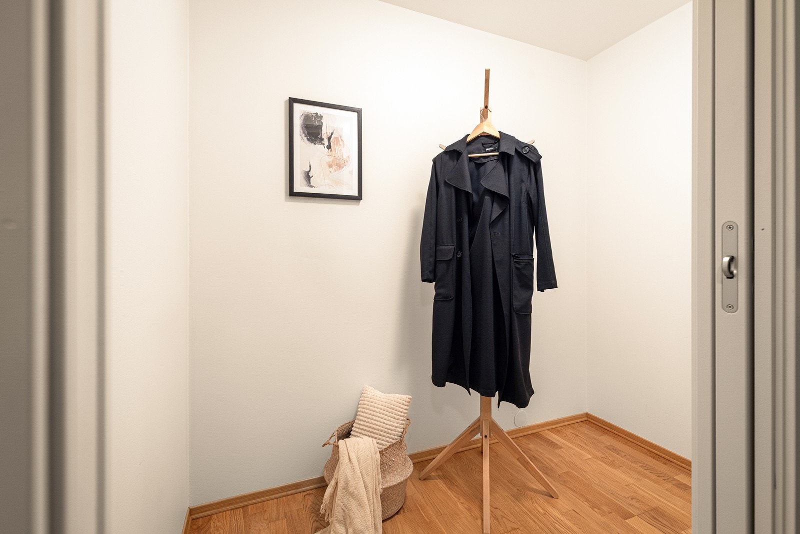 Leiligheten har en innvendig bod for ekstra lagringsplass. Galleribilde