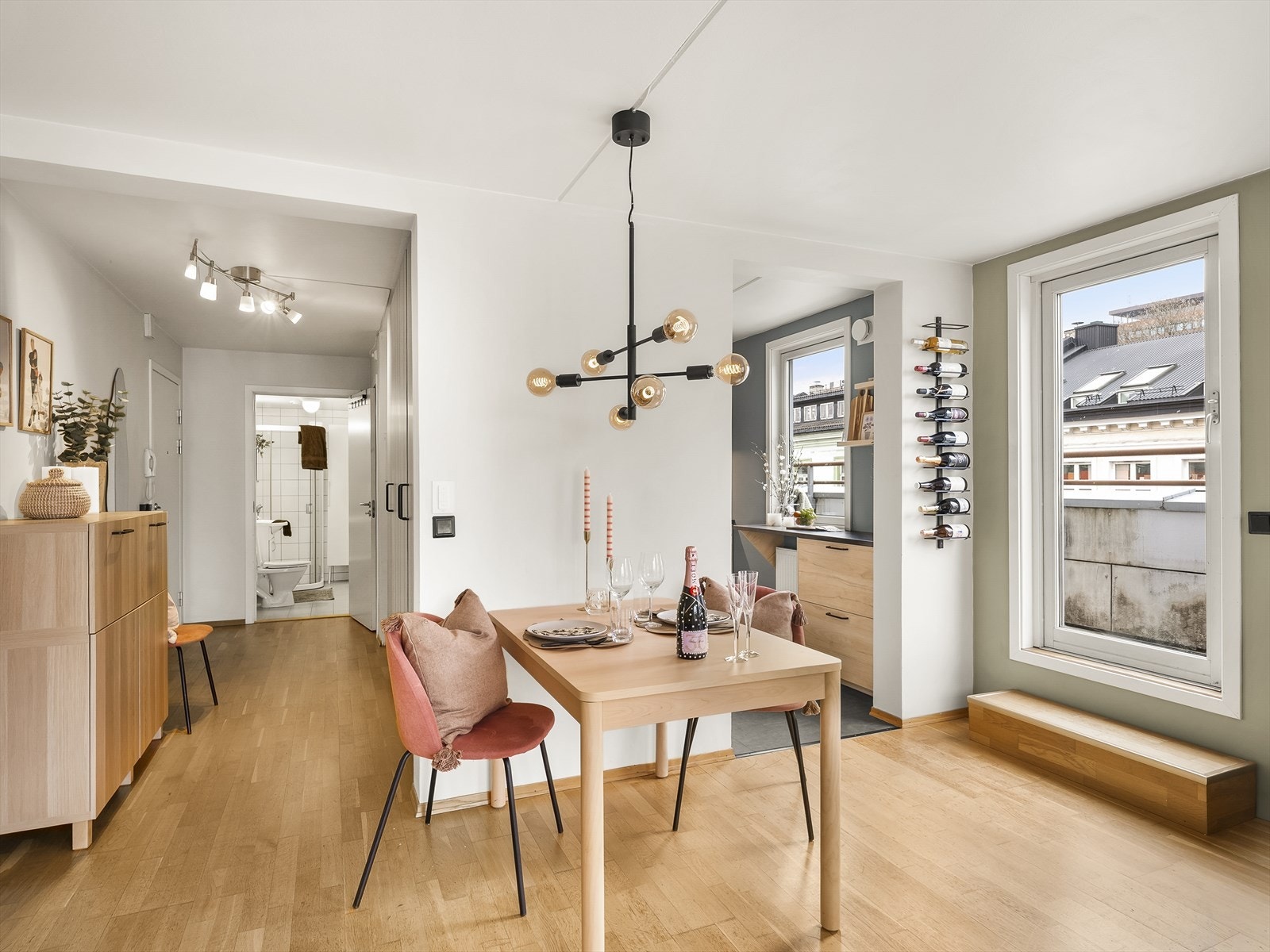 Leiligheten har en god flyt mellom de ulike rommene. Galleribilde