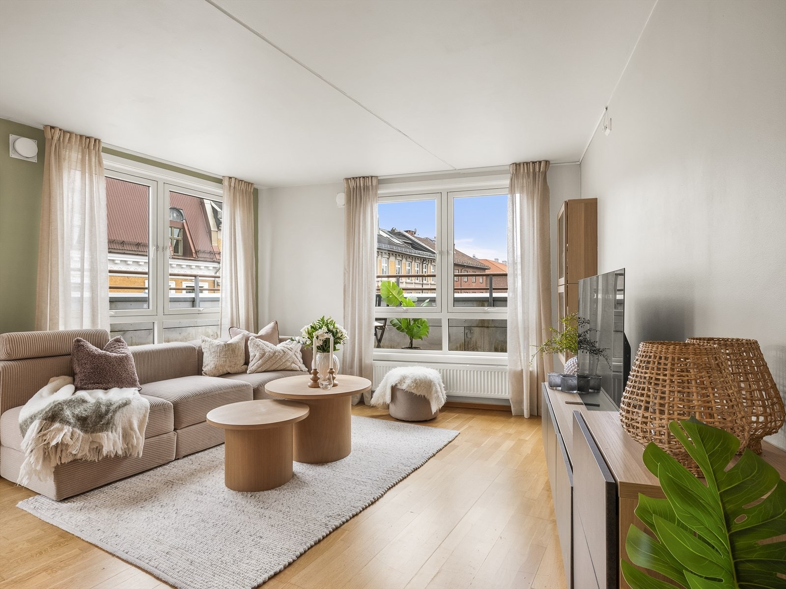 Oppvarming med varmtvannsradiatorer tilknyttet sameiets sentralvarme. Galleribilde