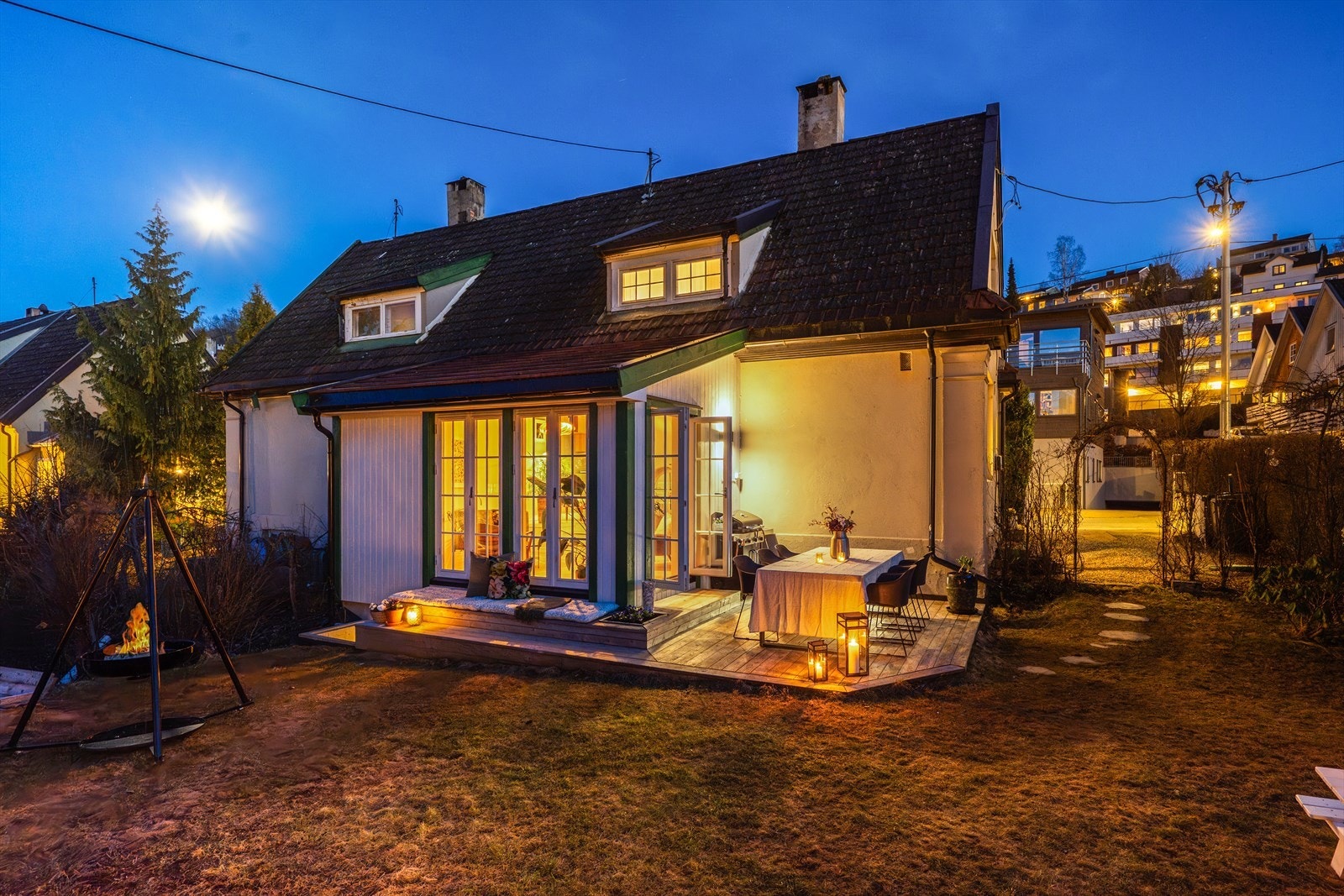 Fra hagen har man tilgang til en uthus på ca. 9m² Galleribilde