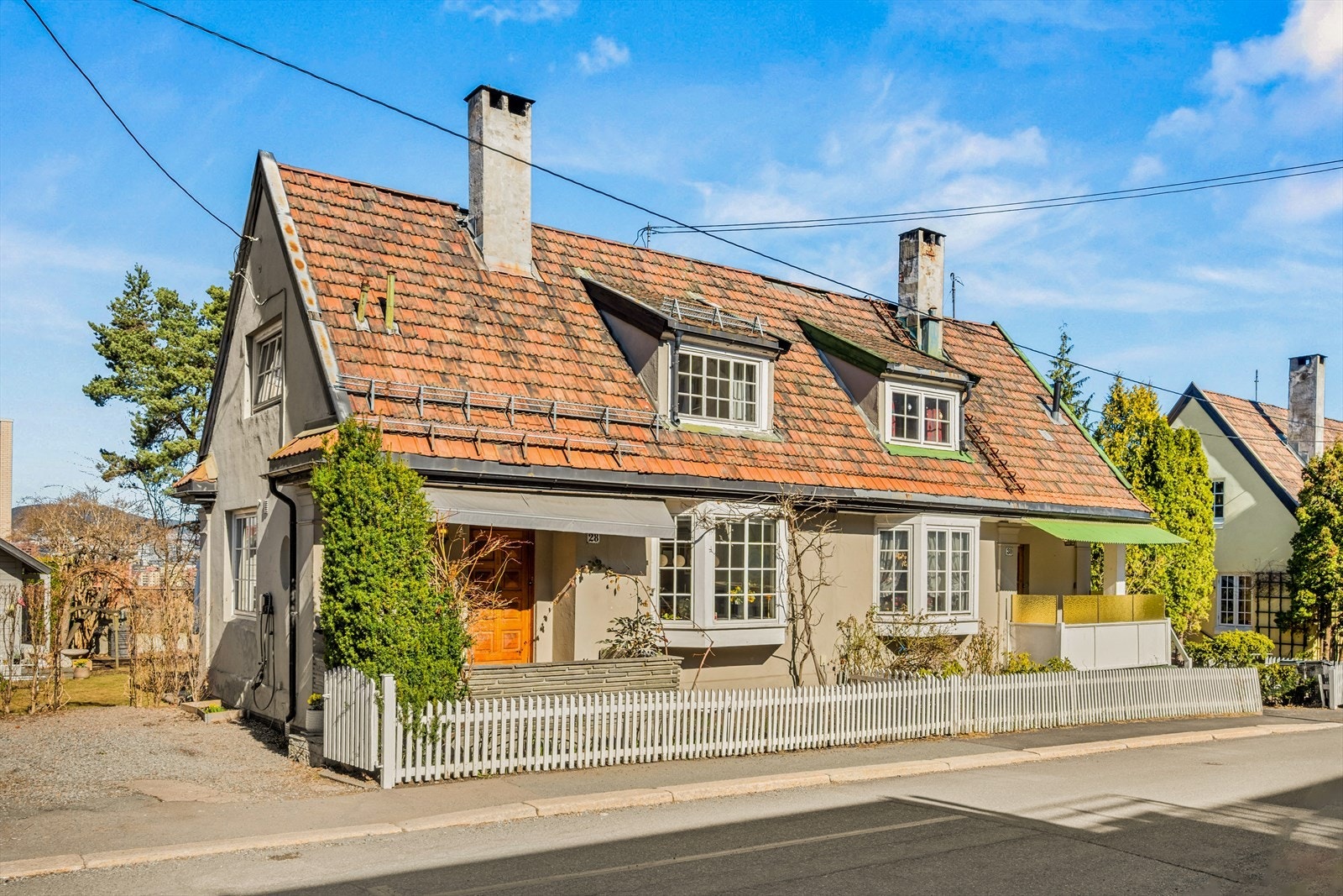 Velkommen til Svingen 28 -velholdt halvpart av tomannsbolig i historiske Arctanderbyen. Presenteres av Caroline Ephraim i Nordvik. Foto: Martine Eren Jacobsen. Galleribilde