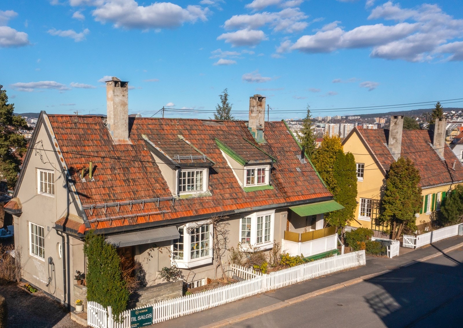 Velkommen til Svingen 28 -velholdt halvpart av tomannsbolig i historiske Arctanderbyen. Presenteres av Caroline Ephraim i Nordvik. Foto: Martine Eren Jacobsen. Galleribilde