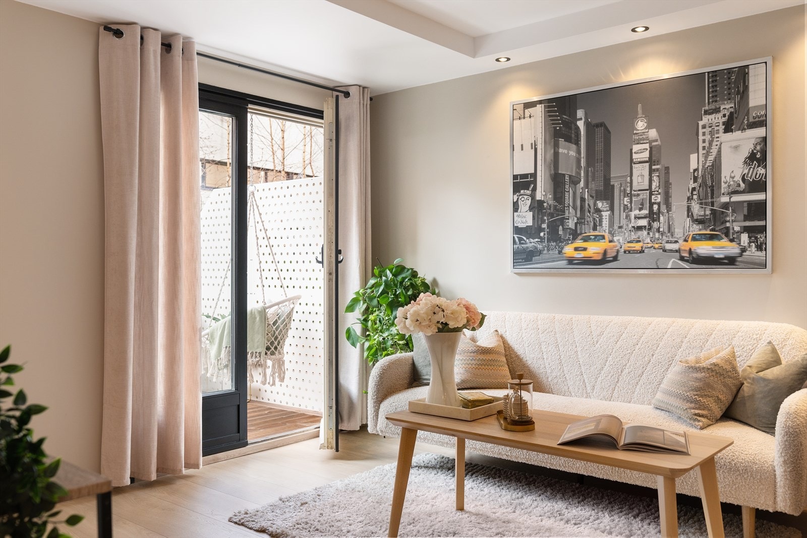 Leiligheten har lave felleskostnader inkludert varmtvann og fibernett. Galleribilde