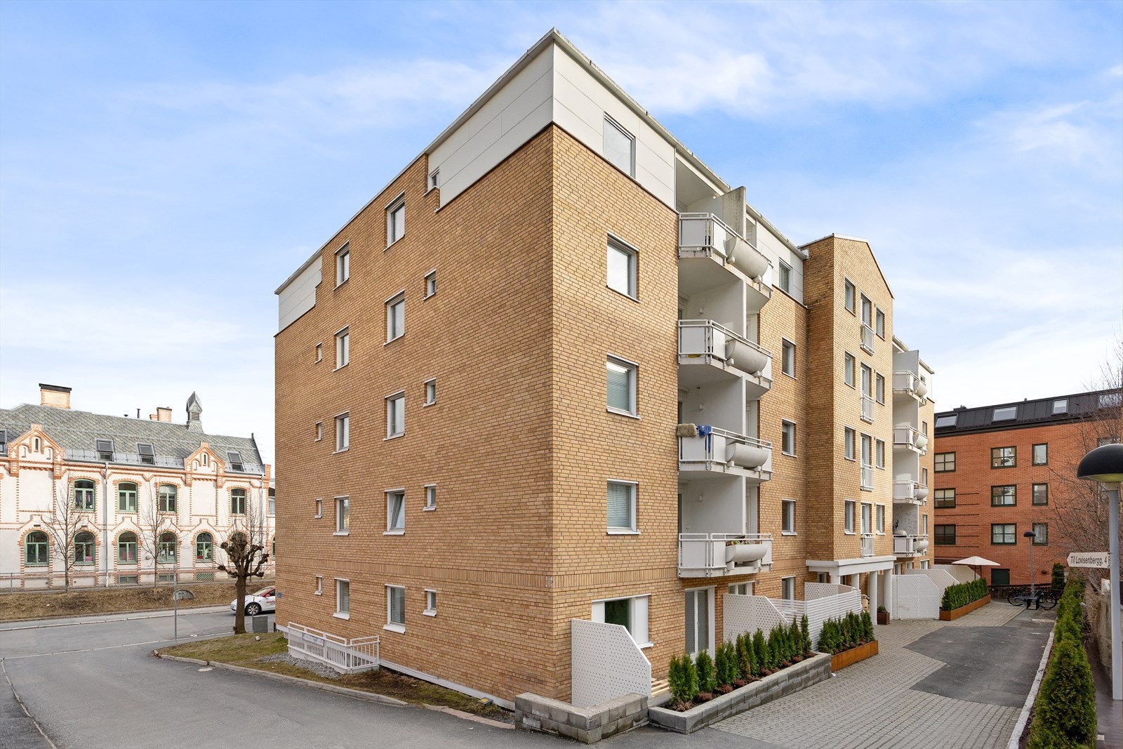 Det er mulighet for både kjøp og leie av garasjeplass i bygget. Galleribilde