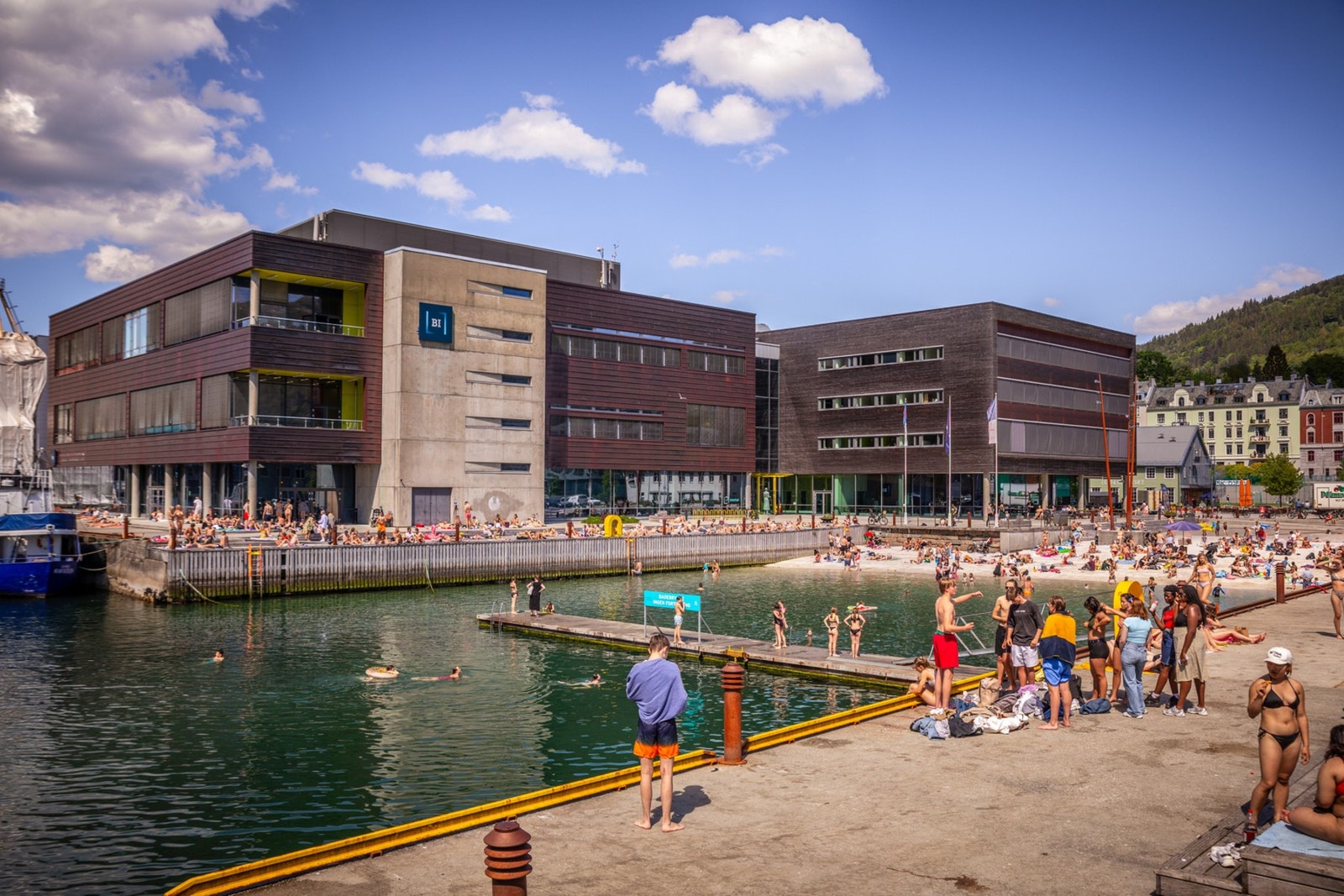 Få minutter til sjø, badeplasser og rekreasjonsområder samt Handelshøyskolen BI. Galleribilde