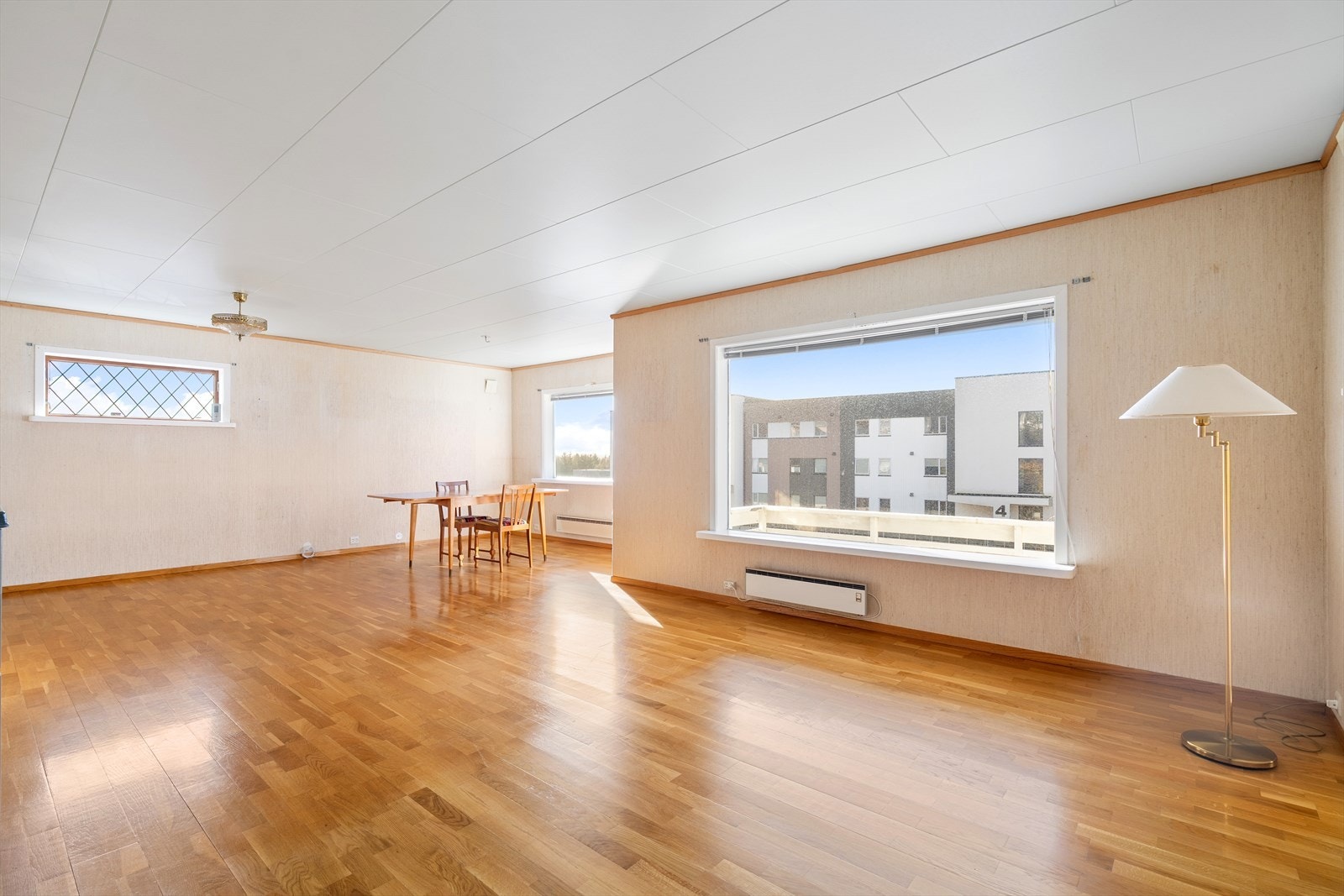 Her får du en eiendom med betydelig potensial, perfekt for deg som ønsker å skape ditt eget hjem og sette ditt personlige preg. Galleribilde